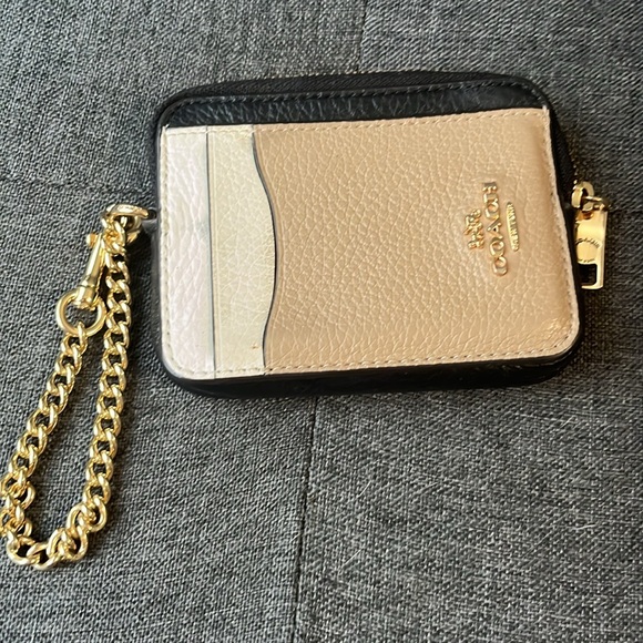 Ivory pebbled leather Coach bag with matching wristlet and ID/card holder. - Picture 7 of 9